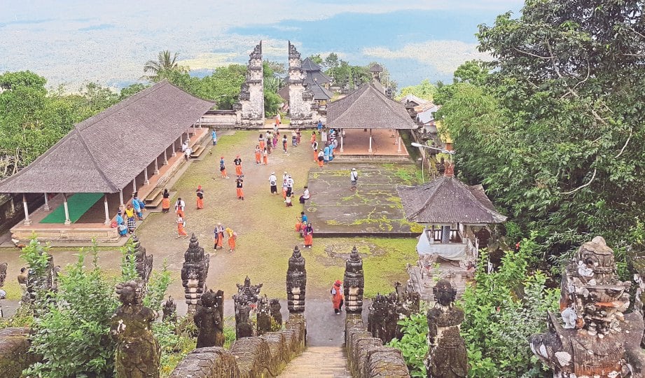 PURA Lempuyang, kompleks kuil Hindu tertua di Bali. 