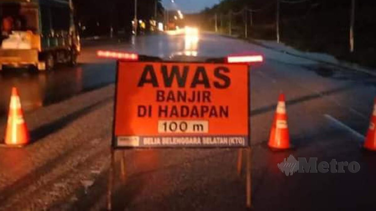 Laluan FT 003 Jalan Johor Bahru-Mersing, Kota tinggi ditutup kepada kenderaan ringan. Foto Ihsan FB JKR Kota Tinggi 