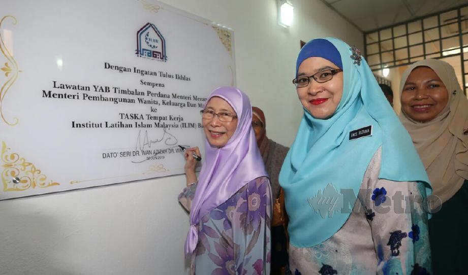 DR Wan Azizah melawat Taska Tempat Kerja ILIM selepas Majlis Penutup Program Khalifah Junior JKM Tahun 2019 di Institut Latihan Islam Malaysia (ILIM), Bangi. FOTO Salhani Ibrahim 
