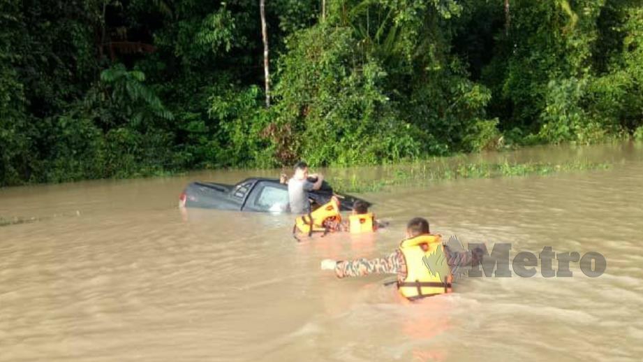 Dua jam sangkut di kereta Harian Metro