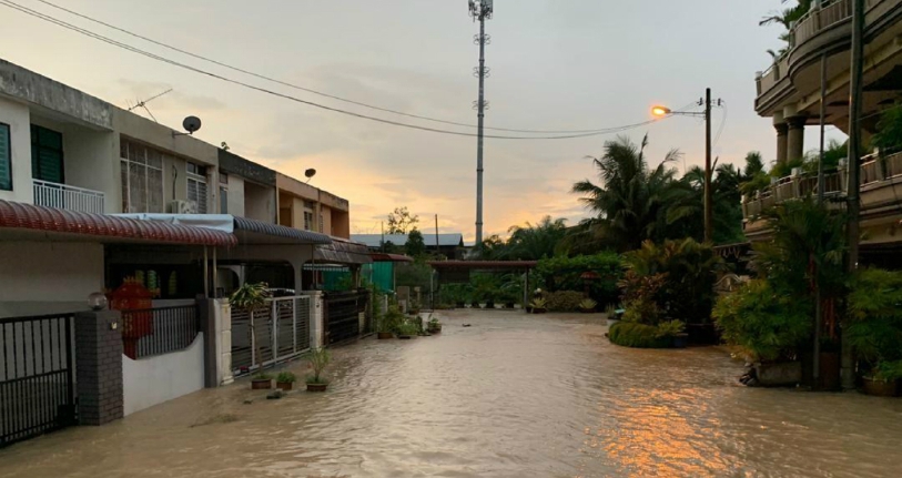 Lebih 150 kediaman dilanda banjir kilat Harian Metro