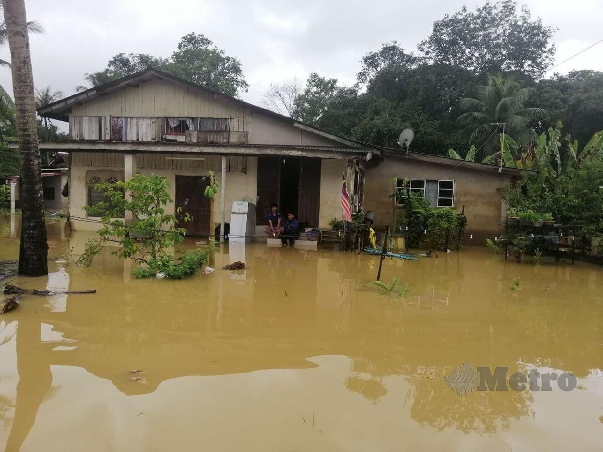 KEADAAN banjir di Kampung Bukit Mentok, Chukai. FOTO Zatul Iffah Zolkiply