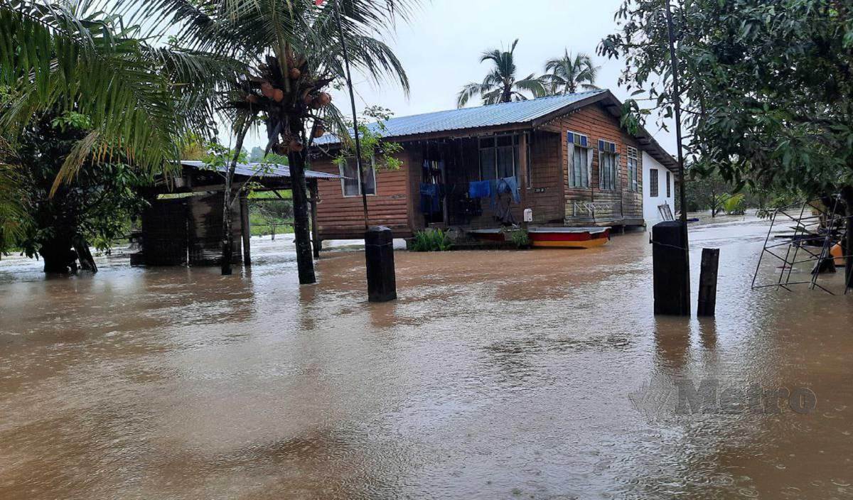 KEADAAN banjir di Kampung Gudang Rasau, Kuantan. FOTO Asrol Awang