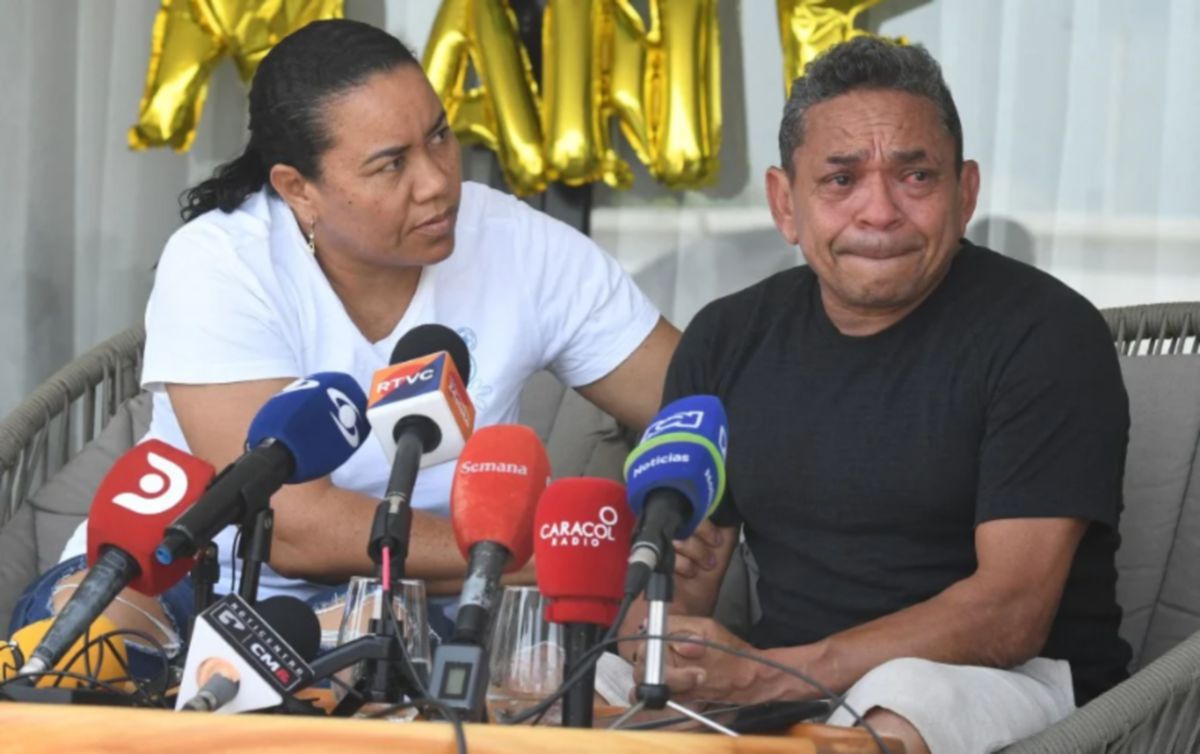 BAPA Luis Diaz, Luis Manuel Diaz ketika menceritakan pengalamannya diculik pada sidang akhbar di kediamannya di Barrancas, Colombia semalam. FOTO AFP