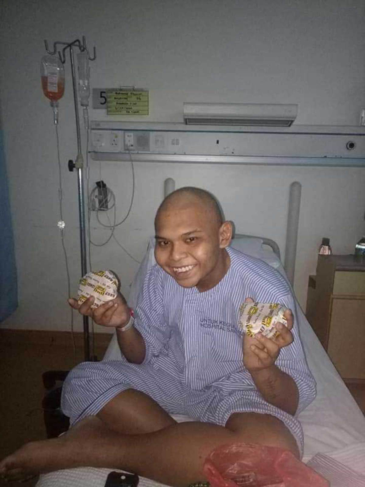 MUHAMMAD Khairizal ketika dirawat di hospital. FOTO Ihsan Muhammad Khairizal Mahadi