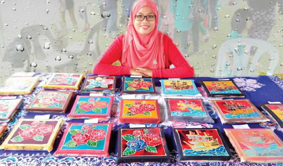 SITI Hazirah mula serius perkenal seni batik sejak 2015.