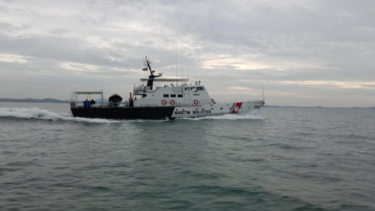APMM menjalankan operasi carilamat mangsa bot karam di perairan Batu Putih