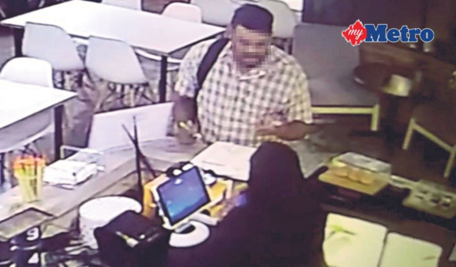 SUSPEK yang dikesan masuk ke sebuah kafe dan melarikan wang tunai selepas menyamar sebagai pembekal mesin transaksi jualan.