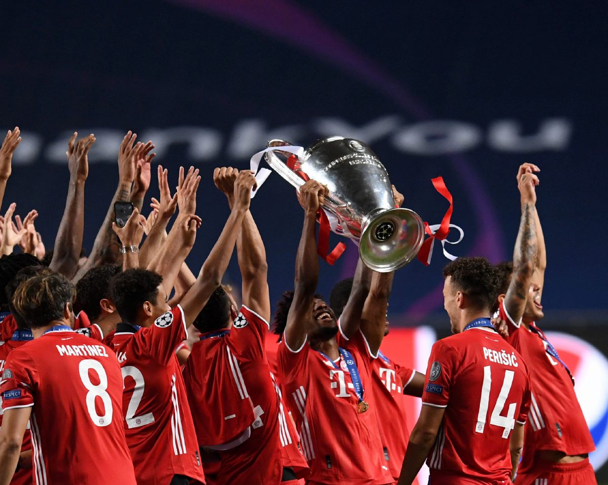 Pemain Bayern Munich menjulang trofi Liga Juara-Juara dua tahun lalu. FOTO FCBayern