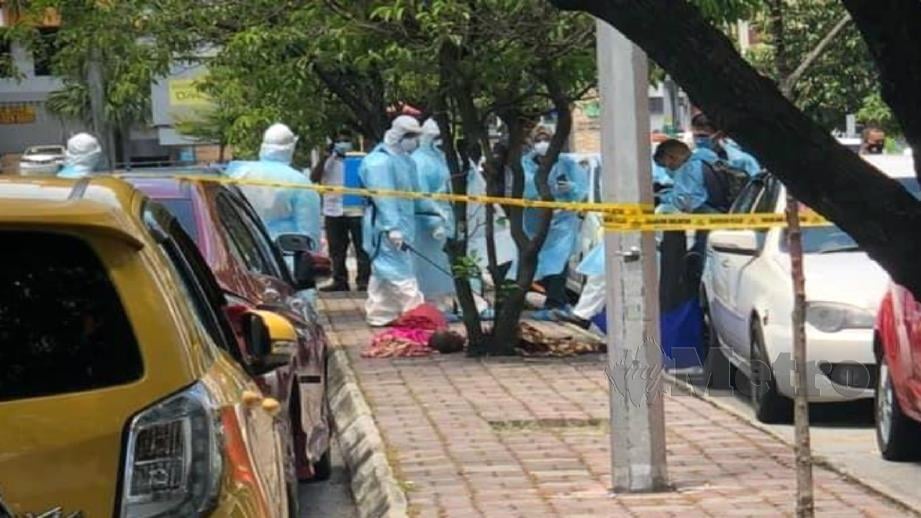 MAYAT kanak-kanak perempuan yang dipercayai dibunuh ayah tirinya ditemui di hadapan sebuah kedai makan di Jalan Memanda 3, Ampang. FOTO Ihsan pembaca. 