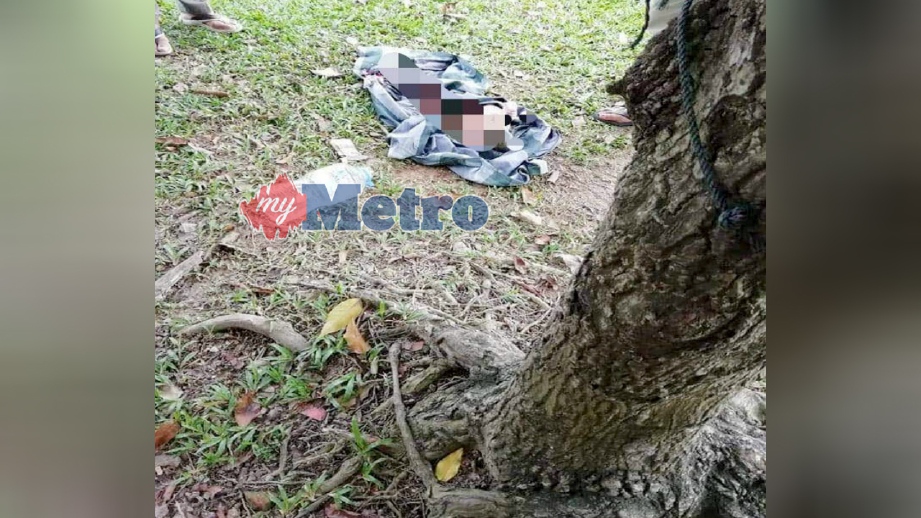 BAYI lelaki yang baru dilahirkan ditemui di padang permainan di Taman Sri Andalas, Klang, hari ini. FOTO Ihsan PDRM 