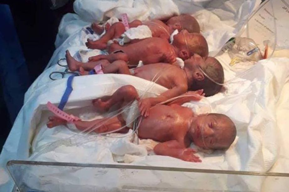 EMPAT daripada bayi kembar tujuh yang dilahirkan wanita Iraq di wilayah Diyala, timur Iraq. FOTO Agensi