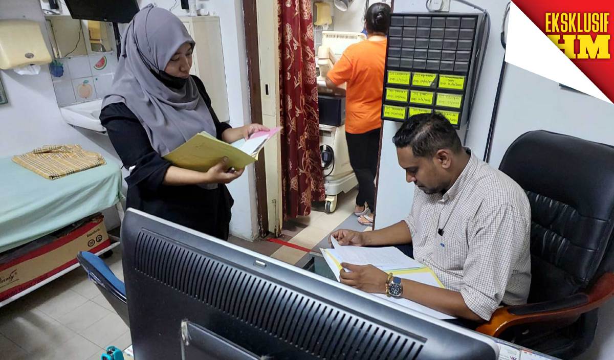 PEGAWAI SPRM menyiasat dokumen dan data kelahiran di sebuah klinik di Lembah Klang yang disyaki memalsukan borang pengesahan kelahiran.