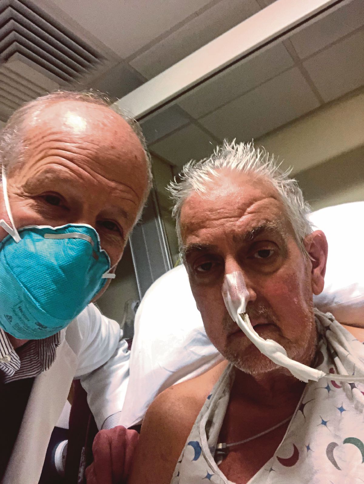 David Bennett, (kanan) sebelum menjalani prosedur pemindahan jantung berkenaan. FOTO fail EPA 