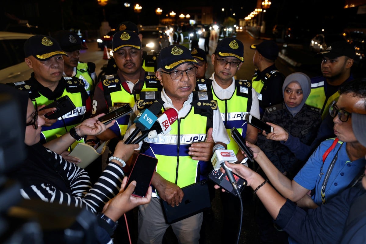 Lokman bercakap kepada pemberita ketika Operasi Khas Motosikal 2023 di Jalan Sultan Idris Shah malam tadi.