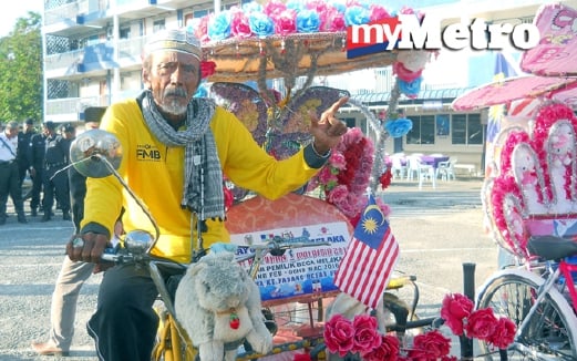 Berusia 74 tahun namun Mohd Ridwan Rusdi masih gagah mengayuh beca sejauh ratusan kilometer. - Foto ASRIZAL ARIS