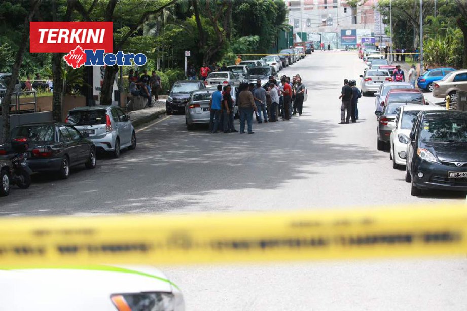 Suasana di tempat kejadian empat lelaki anggota Geng Civic ditembak mati polis di Sri Rampai, Wangsa Maju, hari ini. FOTO Sairien Nafis