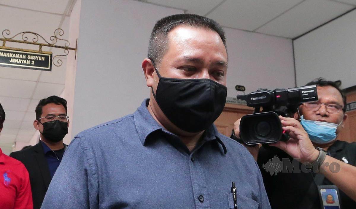 KHAIRUL Anuar didakwa atas pertuduhan pertuduhan memalsukan dokumen slip gaji syarikat penerbangan dengan niat menipu empat tahun lalu di Mahkamah Sesyen Johor Bahru. FOTO Nur Aisyah Mazalan