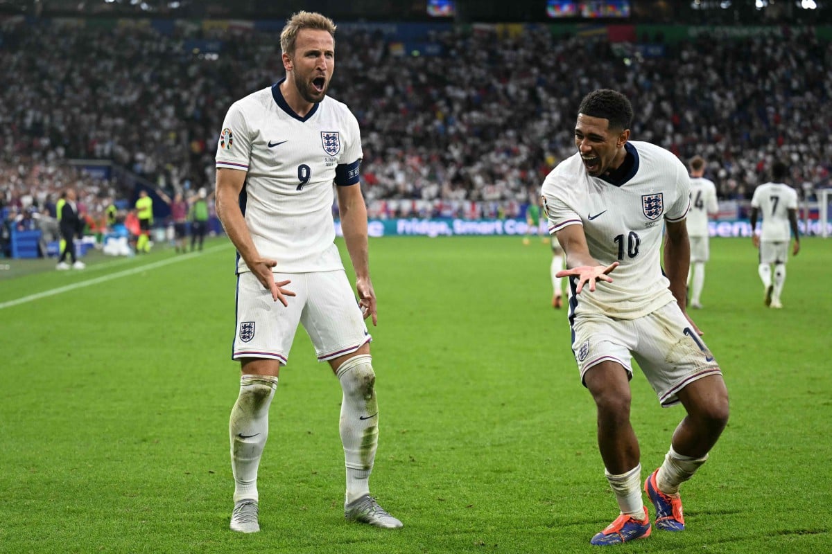 HARRY Kane (kiri) dan Jude Bellingham menjaringkan gol untuk England. FOTO AFP