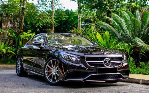 MERCEDES-AMG S 63 Coupe.