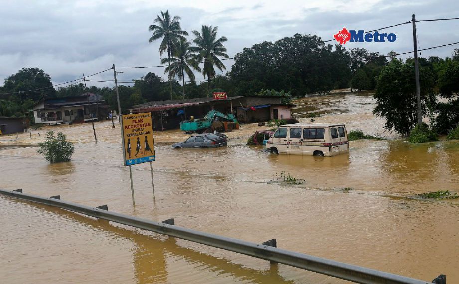 Keadaan banjir di beberapa kawasan di Kuala Berang. FOTO Ghazali Kori 