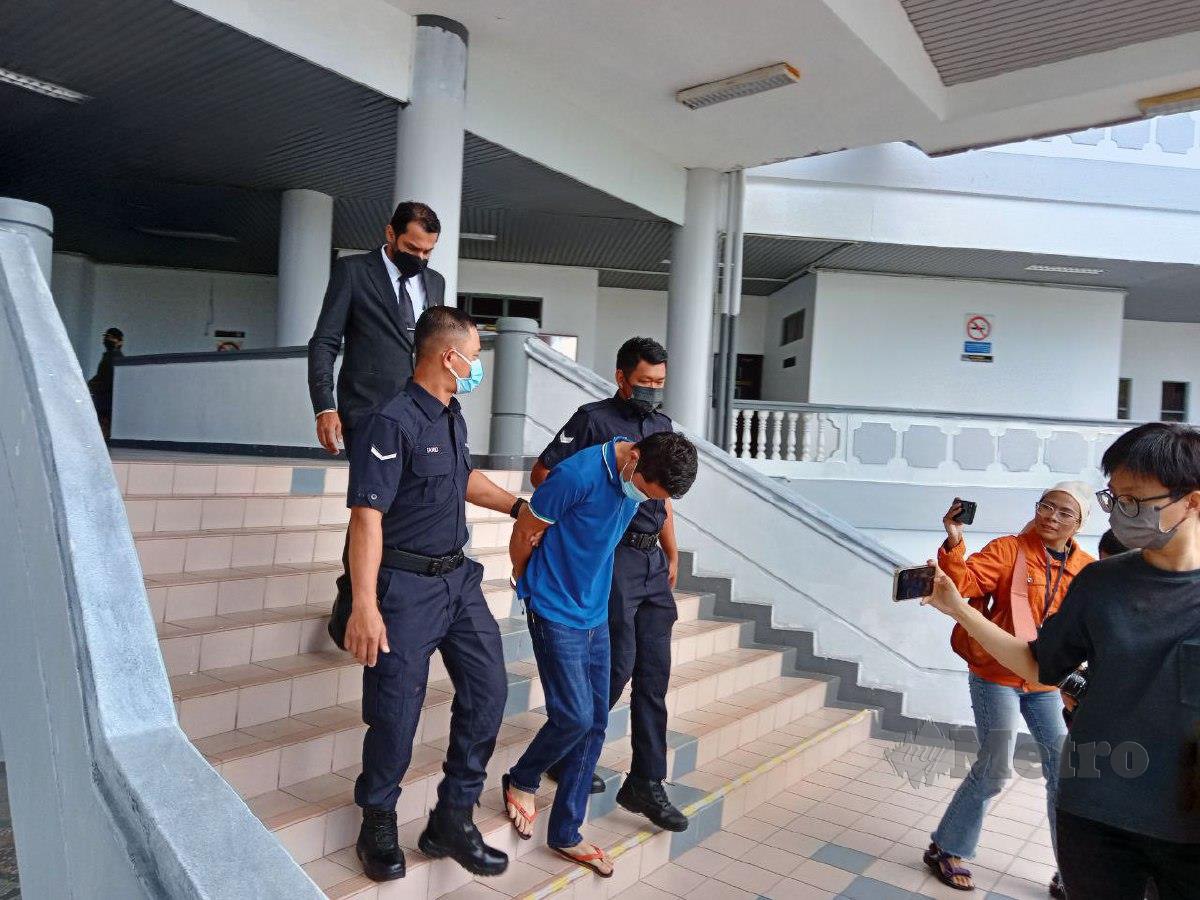 TERTUDUH mengaku tidak bersalah atas tuduhan sengaja mendatangkan kecederaan terhadap abang kandung pada pagi Syawal lalu. FOTO Meor Riduwan Meor Ahmad