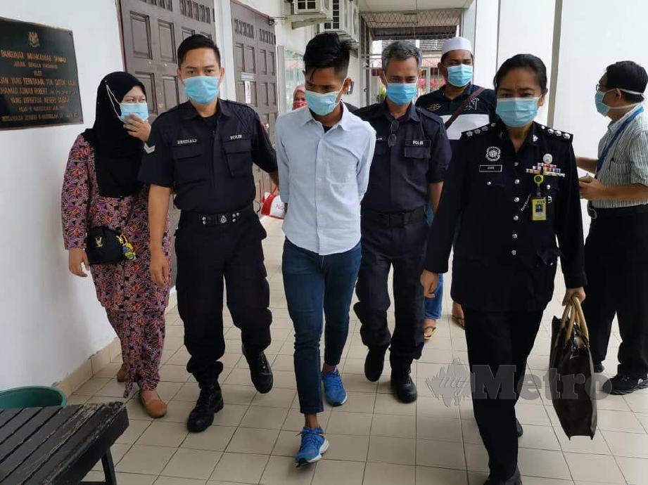 FELI Boy (tiga dari kiri) dihukum penjara 6 tahun dan denda RM10,000 oleh Mahkamah Majistret Tawau, hari ini. FOTO  Abdul Rahemang Taiming.