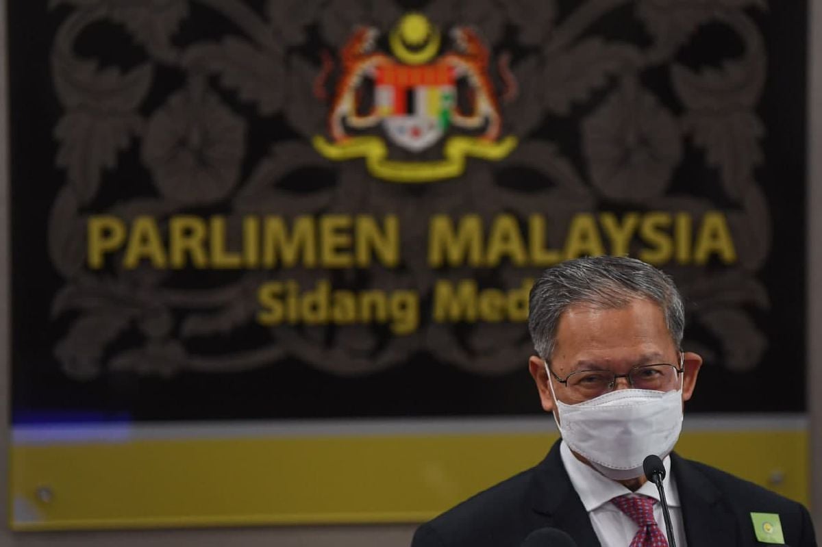 MUSTAPA pada sidang media selepas sesi taklimat berkenaan Rancangan Malaysia Ke-12 (RMK-12) di Bangunan Parlimen hari ini. FOTO BERNAMA
