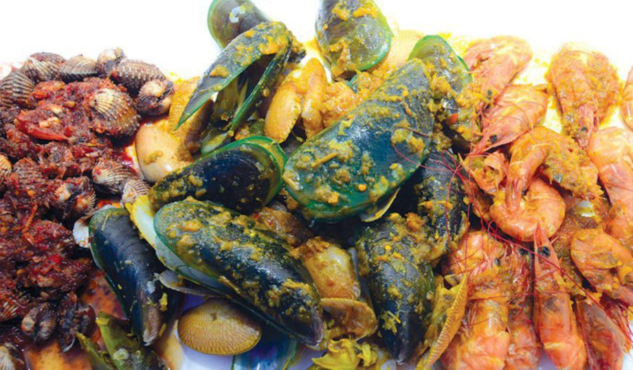 HIDANGAN makanan laut ‘shell out’ gabungan kerang, kupang, lala, udang dan ketam makin popular.
