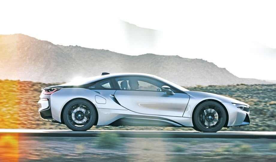 REKAAN menampilkan ciri aerodinamik terbaik BMW.
