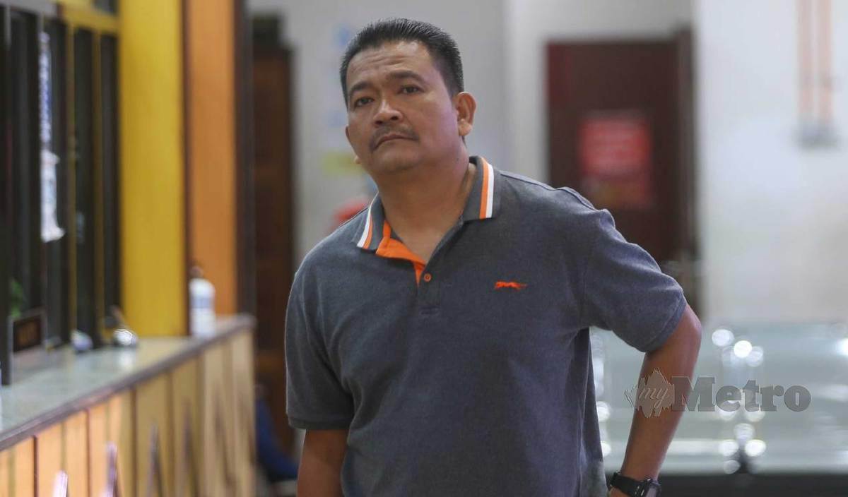 MOHD Fadzil hadir di Mahkamah Sesyen Butterworth atas lima pertuduhan menerima suapan berjumlah RM7900 daripada sebuah syarikat perikanan enam tahun lalu. FOTO DAnial Saad
