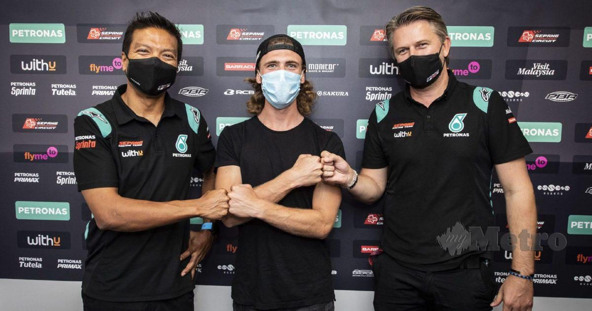 Razlan (kiri) dan Binder (tengah) ditawarkan kontrak 12 bulan sertai Petronas Sprinta Racing. FOTO Agensi
