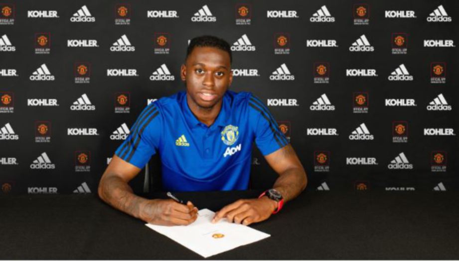 WAN Bissaka menandatangani kontrak lima tahun bersama United. - FOTO Agensi