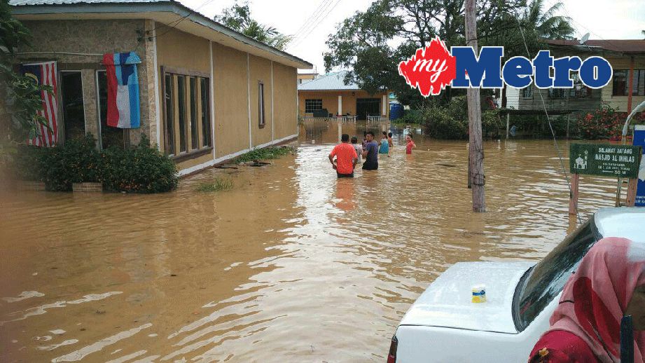 KEADAAN banjir di Kampung Rawa-Rawa, Batu 4, Jalan Apas Tawau. FOTO Norasikin Daineh