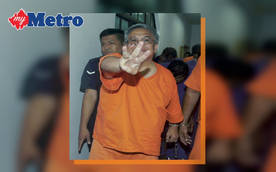 Penulis blog dihadapkan ke mahkamah bagi mendapatkan sambungan perintah reman di Mahkamah Majistret Johor Bahru. FOTO Hairul Anuar Abd Rahim