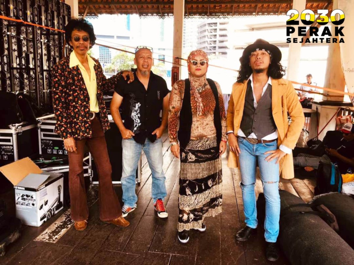 ANGGOTA Nifael Blues Band semasa membuat persembahan di KL Vintage Festival. Dari kanan Nifael, Royce Sa'ayan, Shaharul Nizam  dan Md Noor Hendrix.