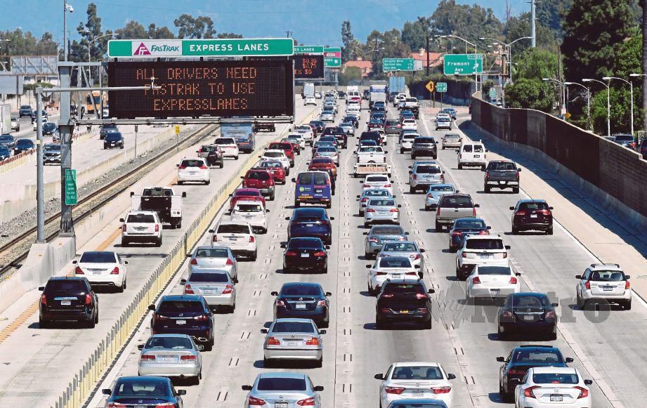  California bakal haramkan jualan kenderaan berkuasa petrol. FOTO AFP