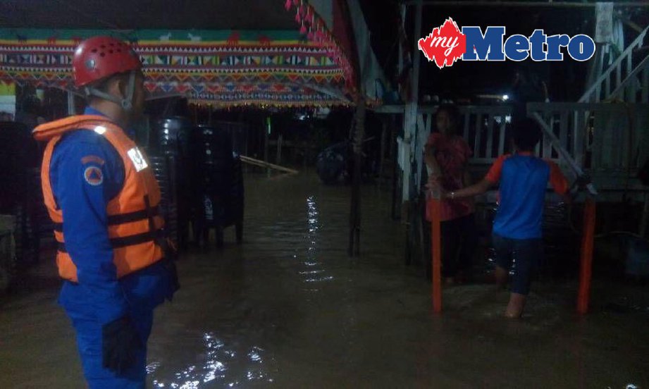 ANTARA kawasan yang dilanda banjir kilat di Kota Belud, hari ini. FOTO Recquel Raimi