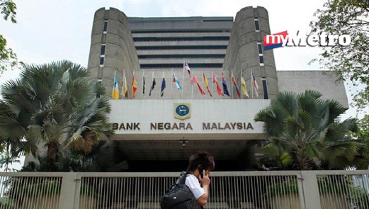 Bank-bank di Malaysia hadapi operasi sukar namun berdaya tahan. - Foto Fail