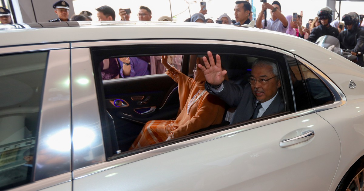 Al-Sultan Abdullah sanggup henti kenderaan, bantu mangsa kemalangan