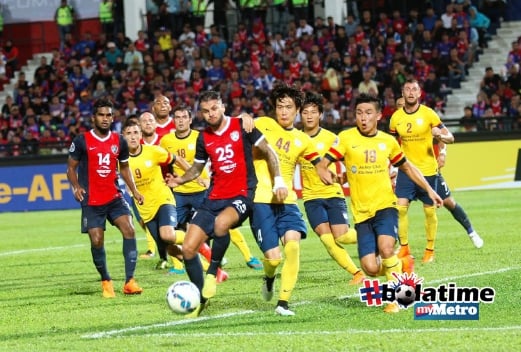 AKSI penyerang JDT, Luciano Gabriel Figueroa menjaringkan gol pertama. FOTO Zulkarnain Ahmad Tajuddin