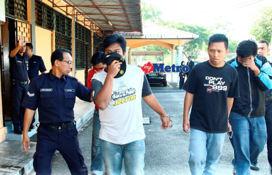 Empat individu dibawa ke Mahkamah Majistret Jawi atas tuduhan kesalahan merusuh semasa perlawanan Liga Super Pulau Pinang lawan Sarawak di Stadium Negeri Pulau Pinang, Batu Kawan. FOTO Amir Irsyad Omar