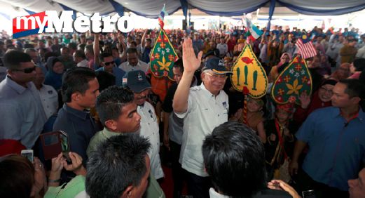 Najib ketika hadir di majlis pelancaran pelaksanaan Projek Lebuhraya Pan Borneo Sabah, di Papar, hari ini. FOTO Edmund Samunting.