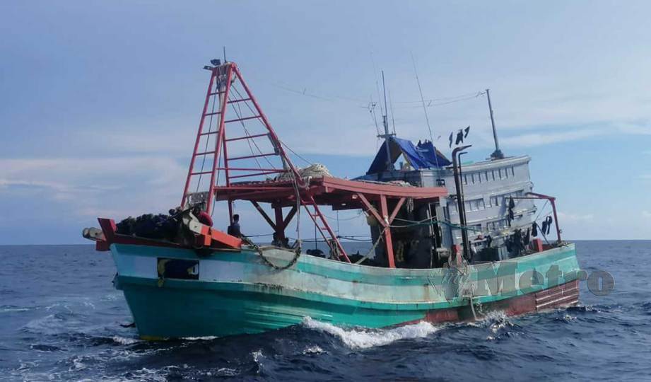 BOT nelayan Vietnam yang ditahan kerana melakukan aktiviti menangkap di perairan negara. FOTO Juwan Riduan
