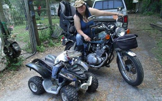 MARY membawa Rambo bersiar-siar dengan motosikal.