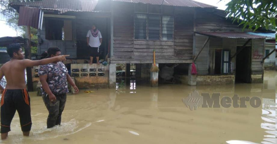 KEADAAN banjir di daerah Batang Padang selepas hujan lebat berterusan. FOTO Ihsan APM.