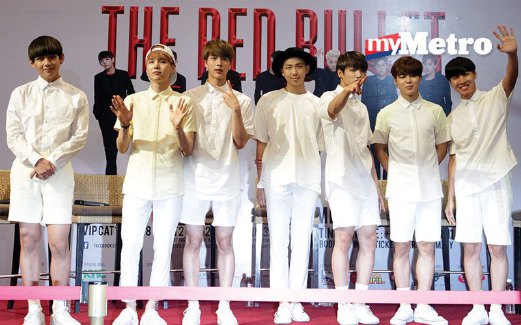 BTS pada acara sidang media sehari sebelum berlangsungnya konsert.