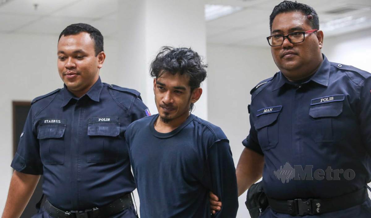 MOHD Hazri Aidi mengaku bersalah di Mahkamah Sesyen Kota Bharu atas pertuduhan memiliki senjata buku lima di tepi jalan di kawasan Dewan Beta. FOTO Nik Abdullah Nik Omar 