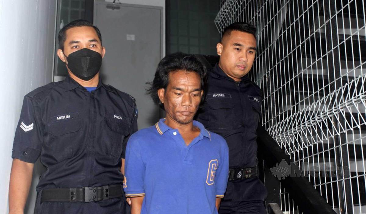 HASSAN (tengah) mengaku bersalah terhadap tiga pertuduhan menceroboh rumah penjawat awam dan rogol pada minggu lalu selepas dihadapkan ke Mahkamah Sesyen Ipoh. FOTO L.Manimaran