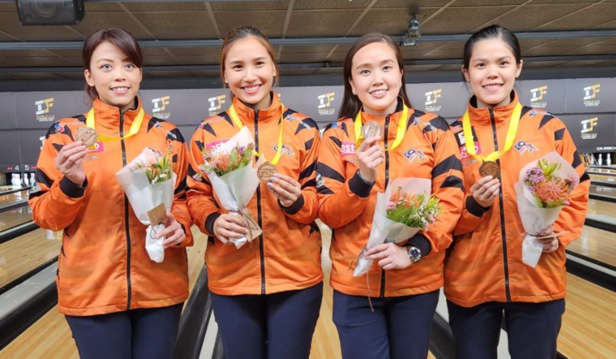 PASUKAN boling wanita memenangi pingat gangsa di Piala Dunia Persekutuan Boling Antarabangsa (IBF) 2022 dekat Queensland, Australia, semalam. FOTO Bowling Malaysia